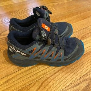 Salomon hiking shoes (boys)